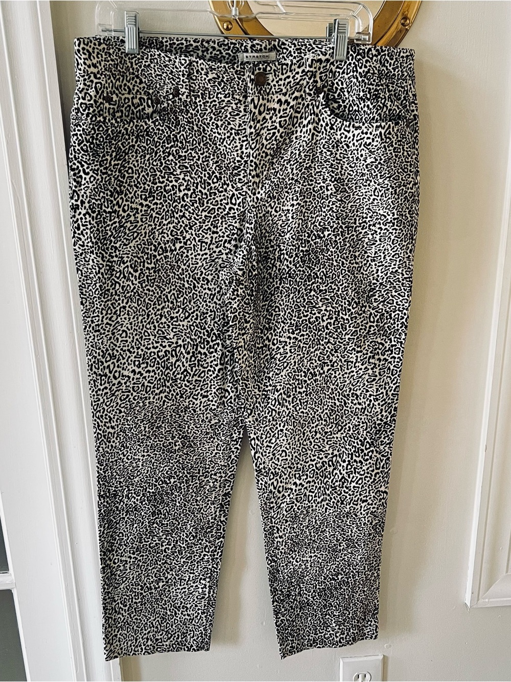 Jones New York Sport Black & Beige Leopard Stretch Pants